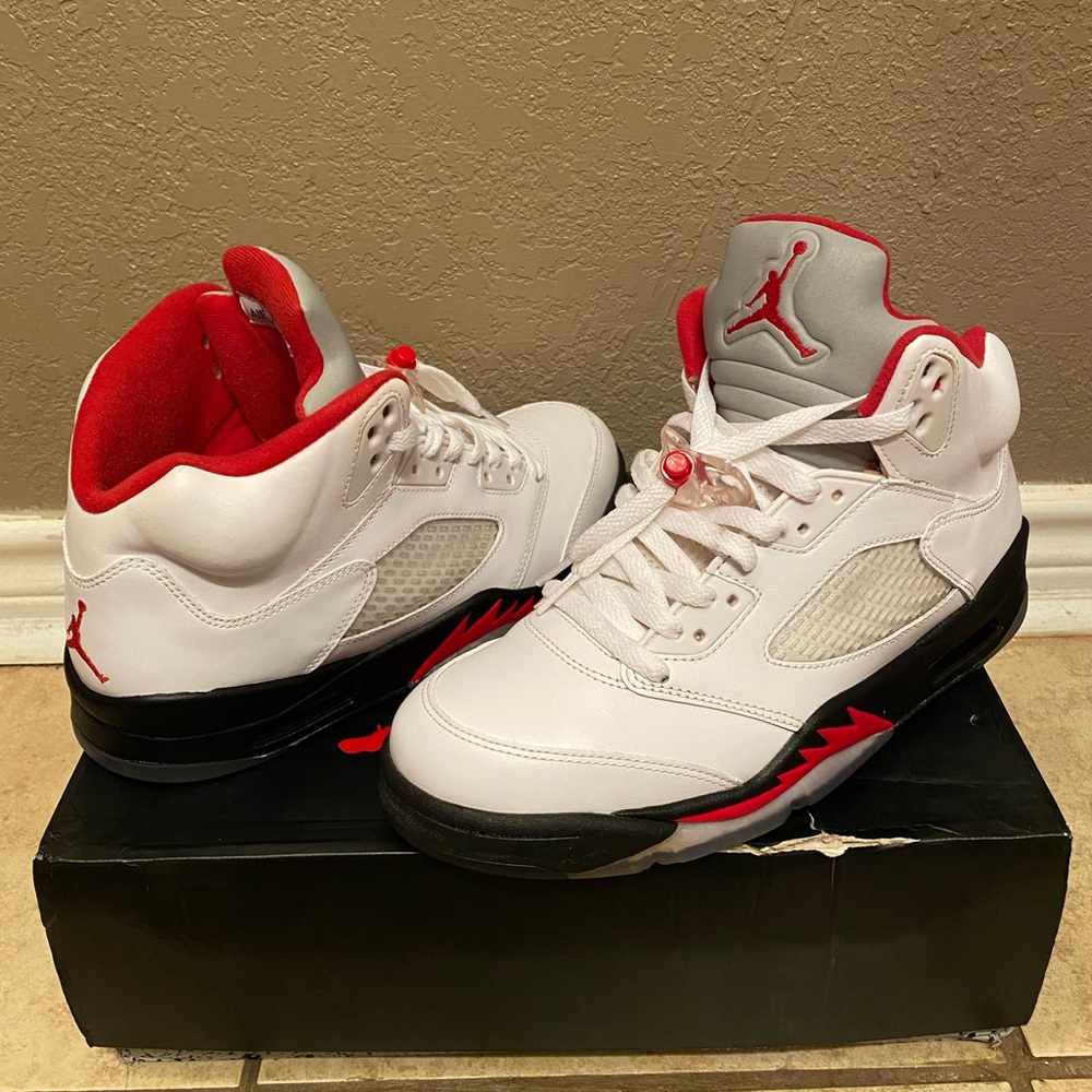 Jordan Retro Fire Red 5 - Picture 2 of 10